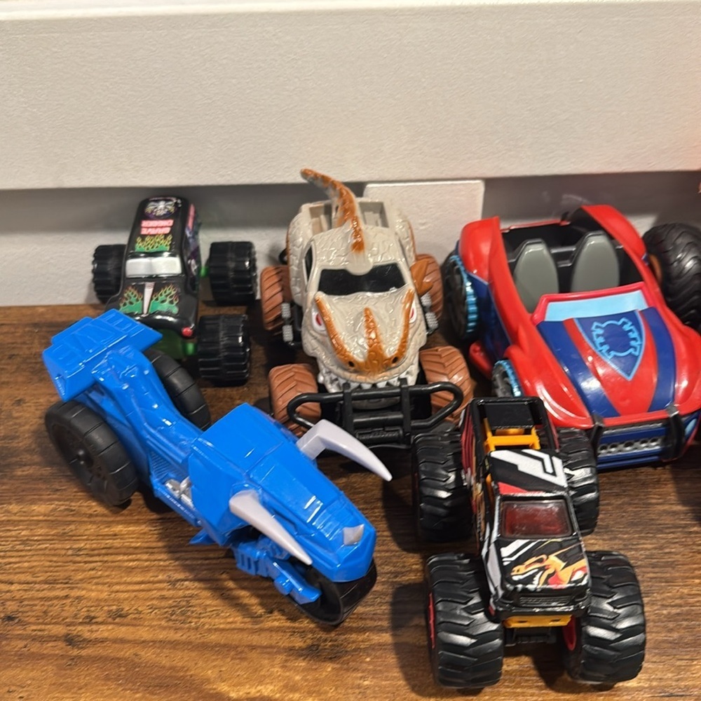 Random trucks- set of 10 - - Picture 4 of 5